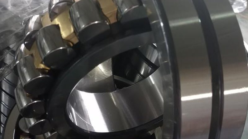 轴承座材质铸铁与铸钢：性能差异及选型考量